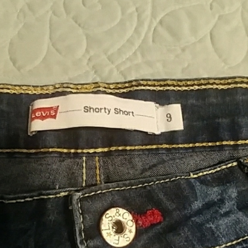 Levi's Shorty Shorts - Picture 3 of 4